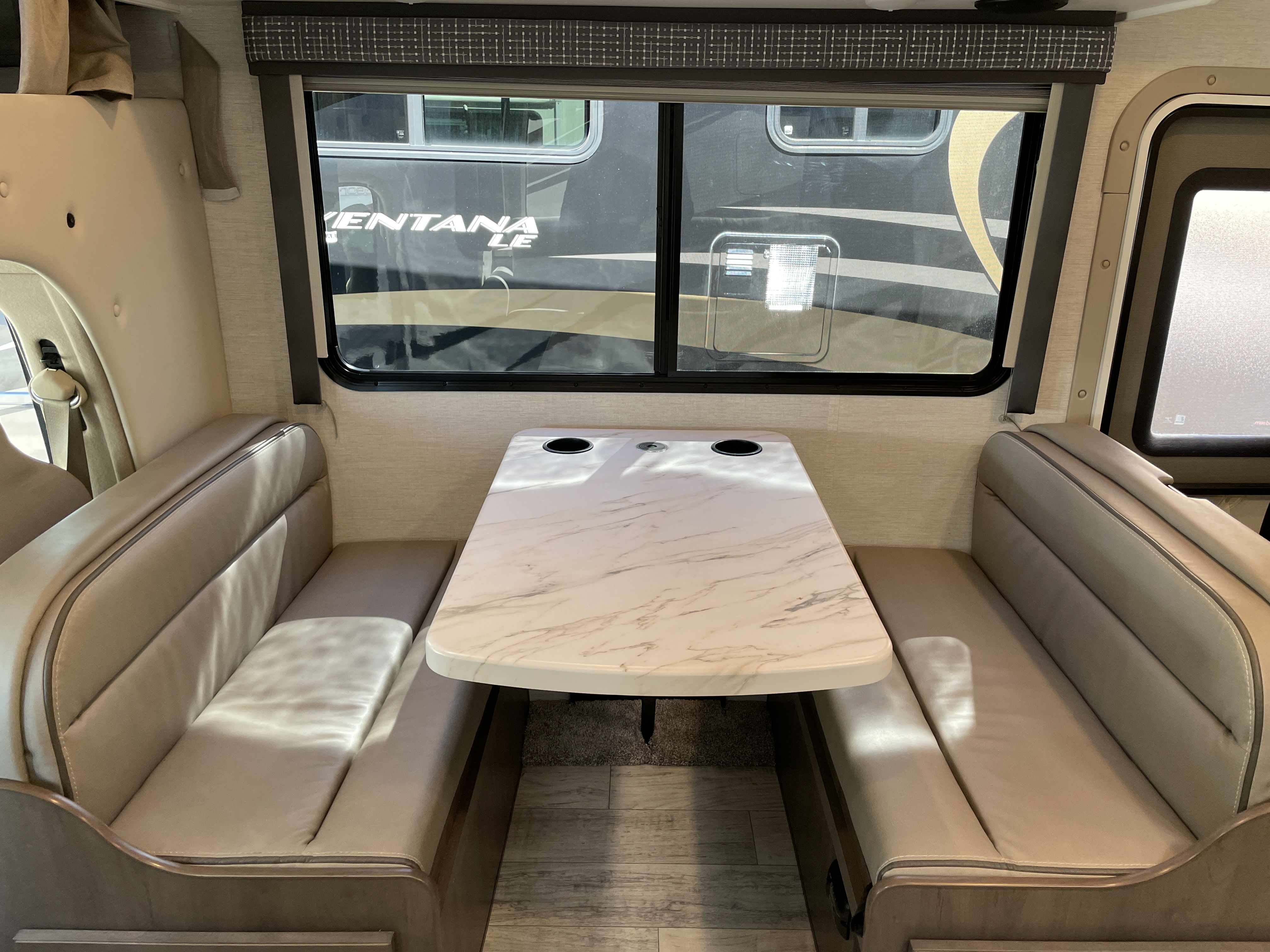2024 Thor Motor Coach Chateau 27R - Image 14