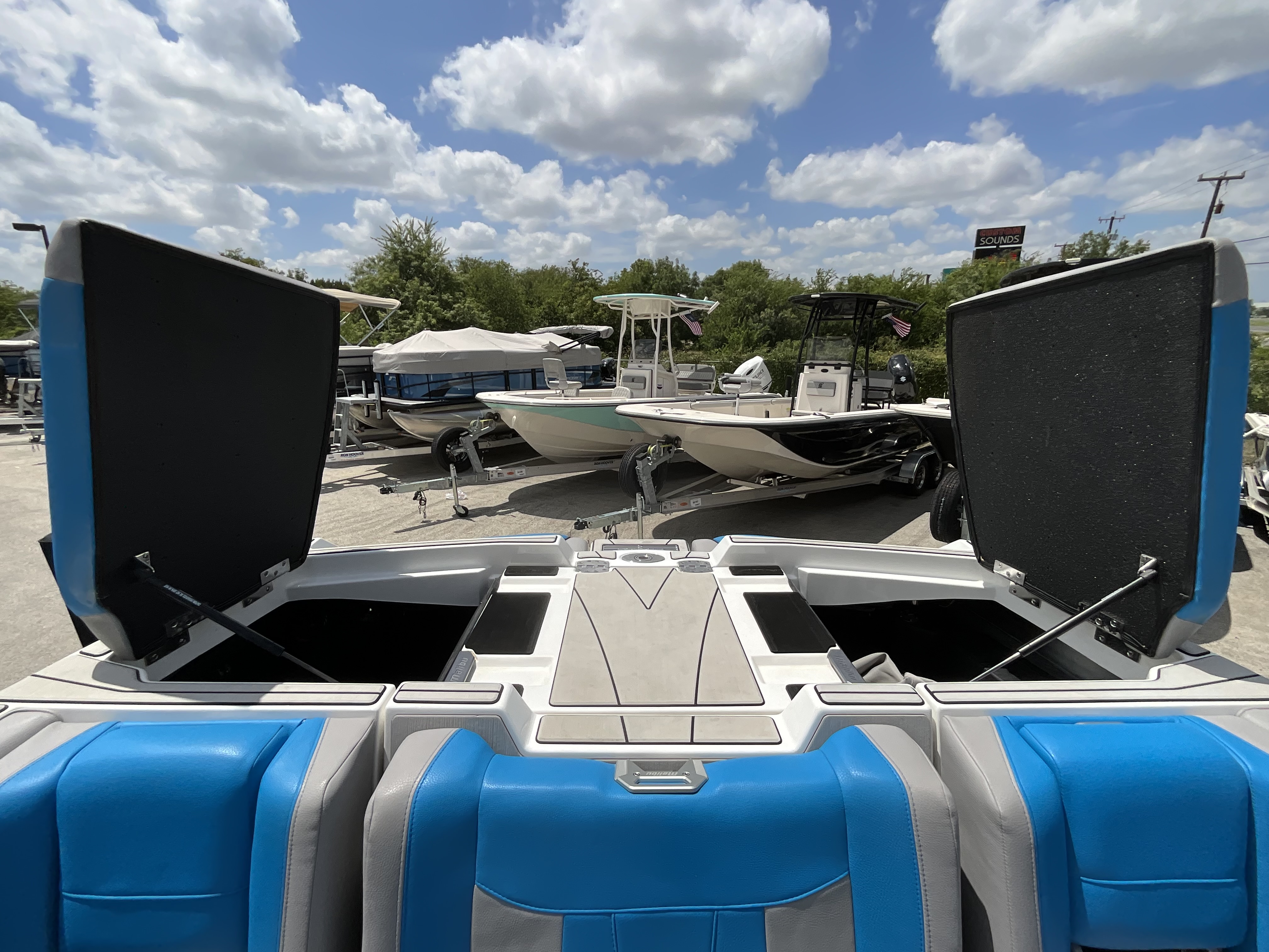 2022 MALIBU 23LSV - Image 12