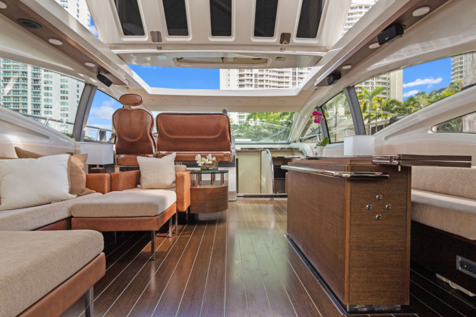 2009 Azimut 68S - Image 6