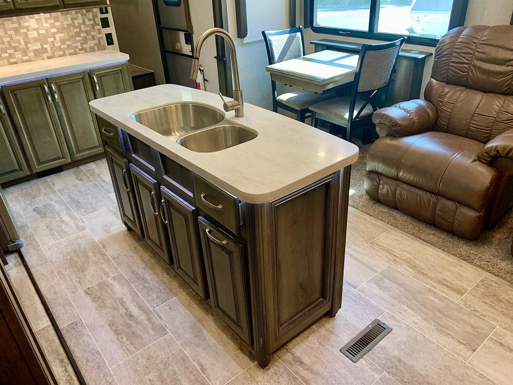 2019 Keystone Montana 3811MS - Image 13