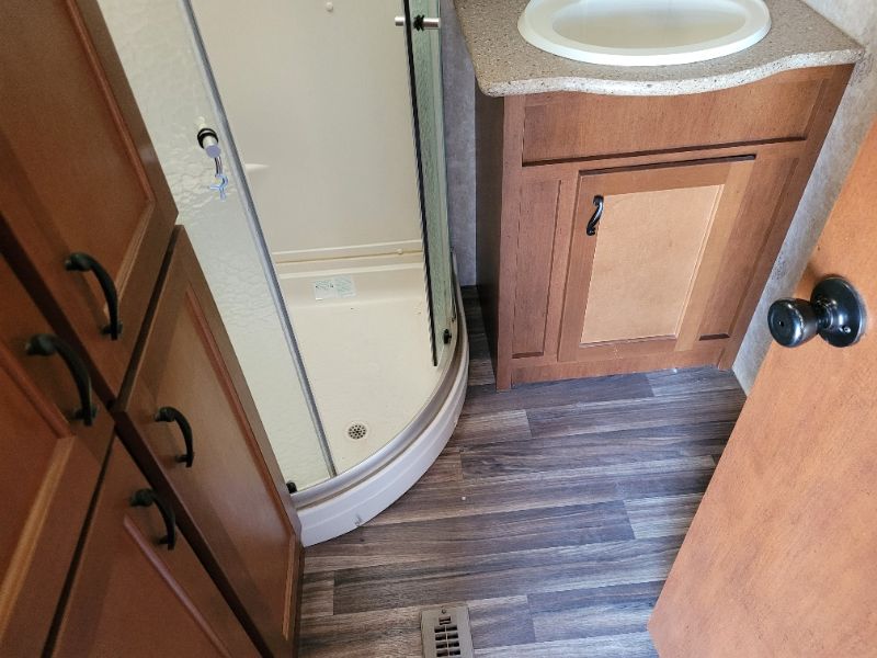 2016 Highland Ridge Light LF297RLS - Image 10
