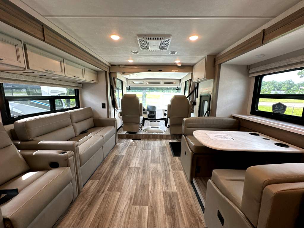 2027 THOR MOTOR COACH HURRICANE 36H - Image 21