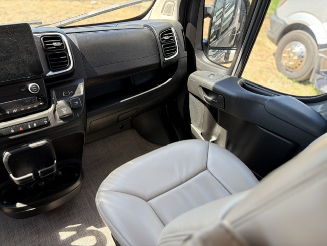 2025 Thor Motor Coach Rize 18G - Image 9
