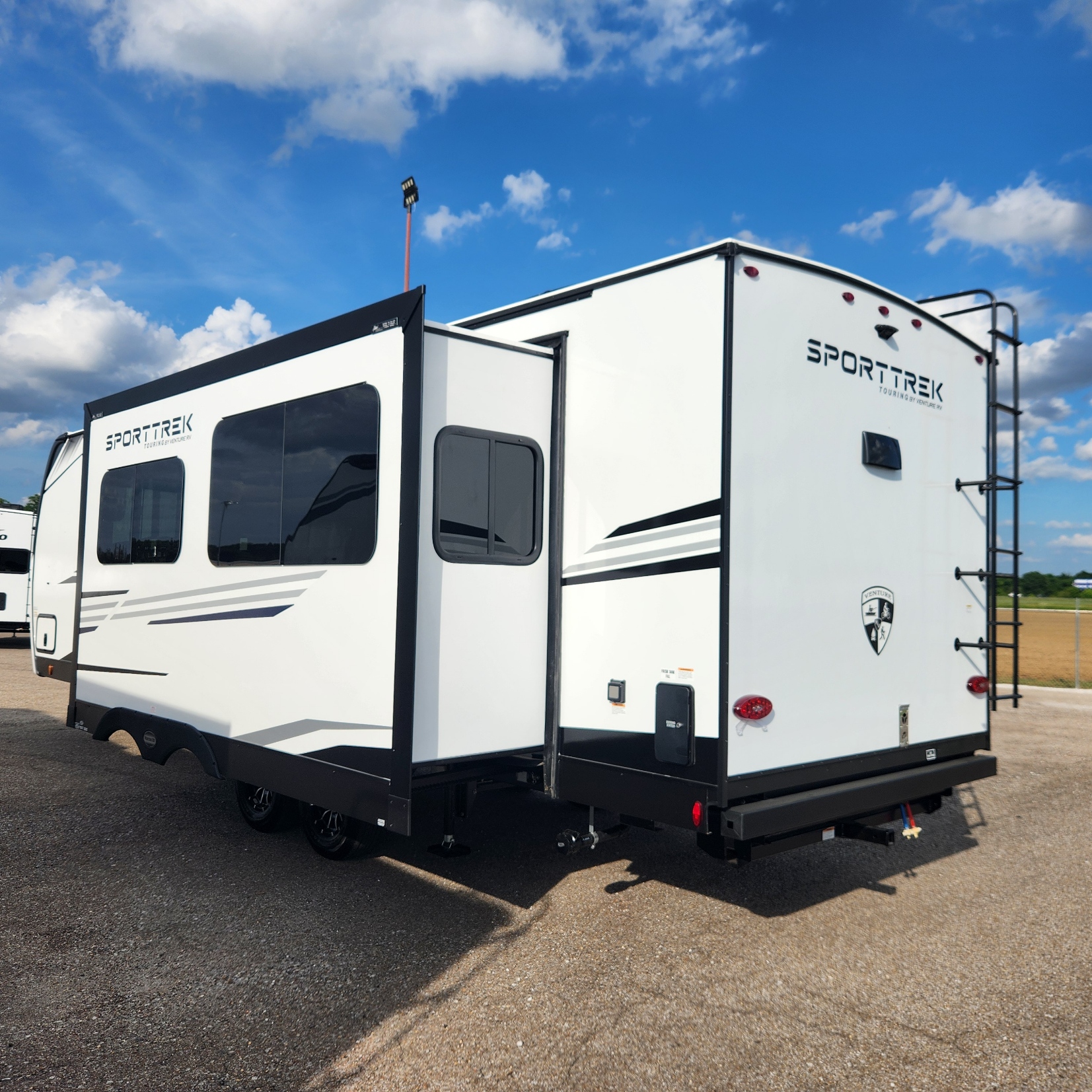 2026 VENTURE RV SPORTTREK 272VRK - Image 3