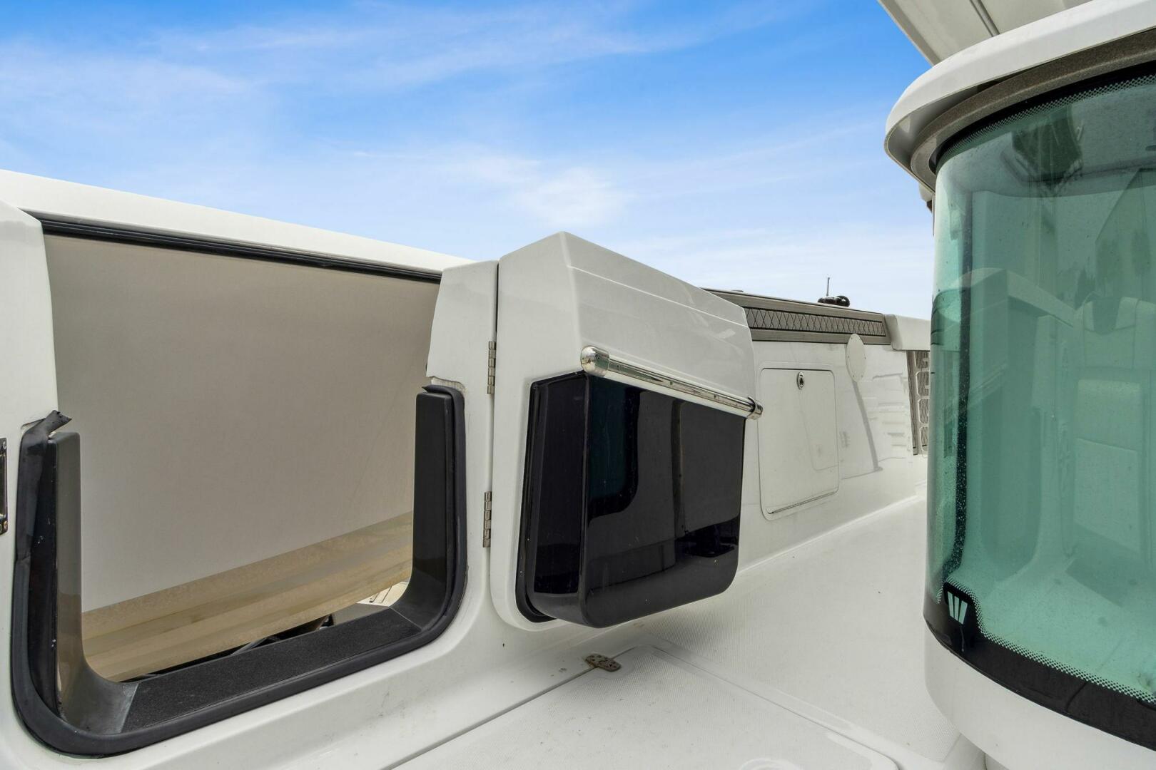 2023 Wellcraft 352 Fisherman Center Console - Image 12