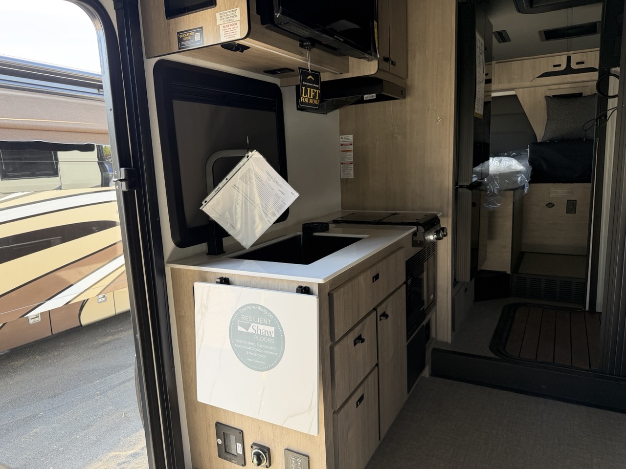 2026 Grand Design Lineage Series M 25TK - Image 9