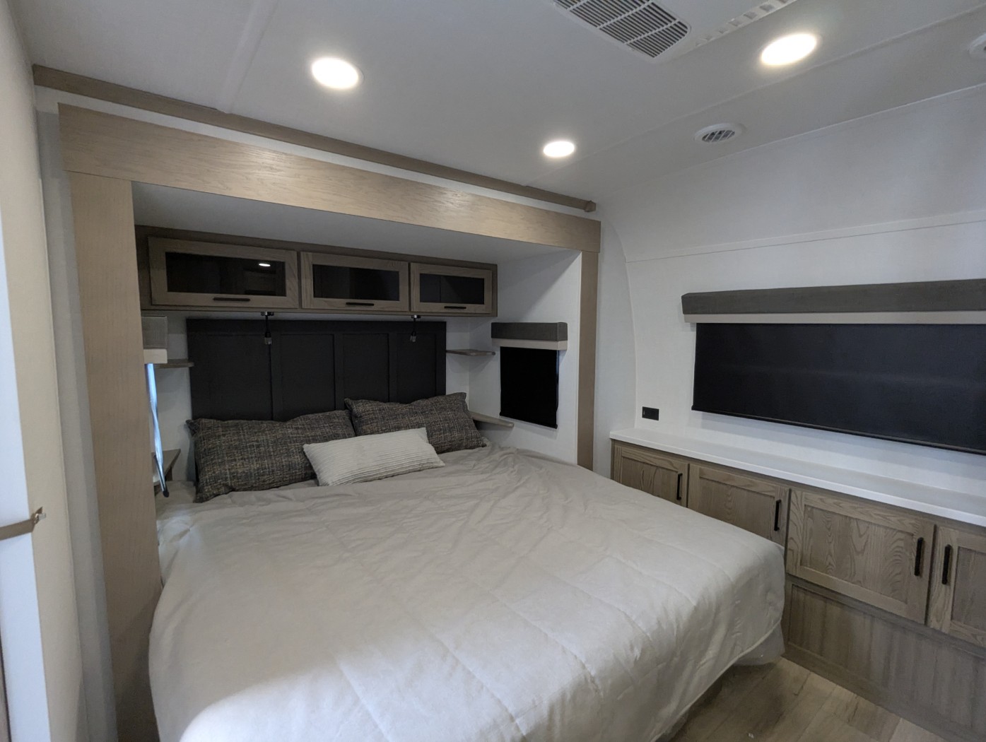 2026 Forest River Rockwood Signature 8336BH - Image 10