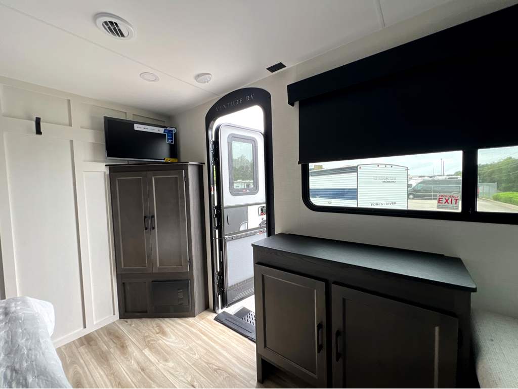 2027 VENTURE RV STRATUS 262VFK - Image 23