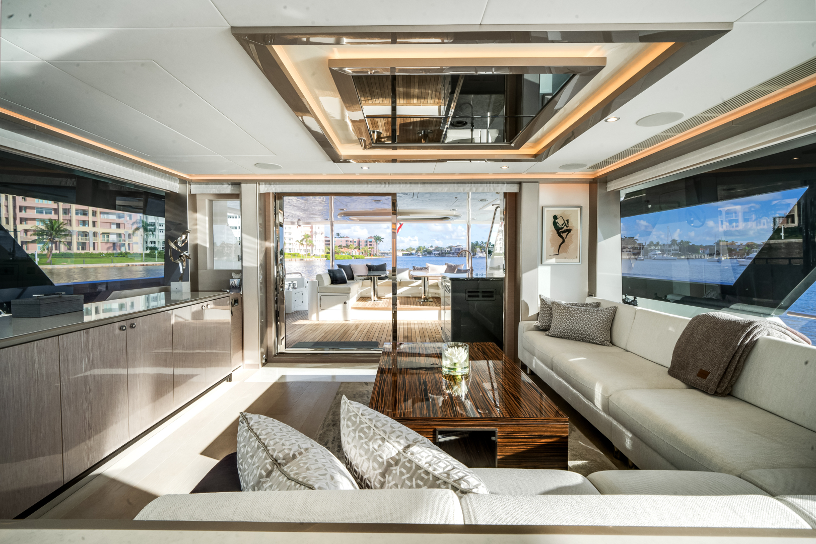 2022 Ocean Alexander 32L - Image 18