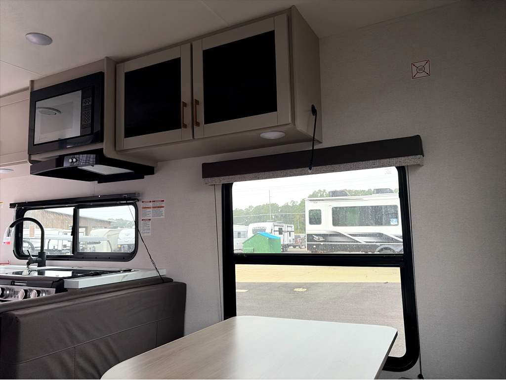 2027 Jayco Jay Flight SLX 210QB - Image 17