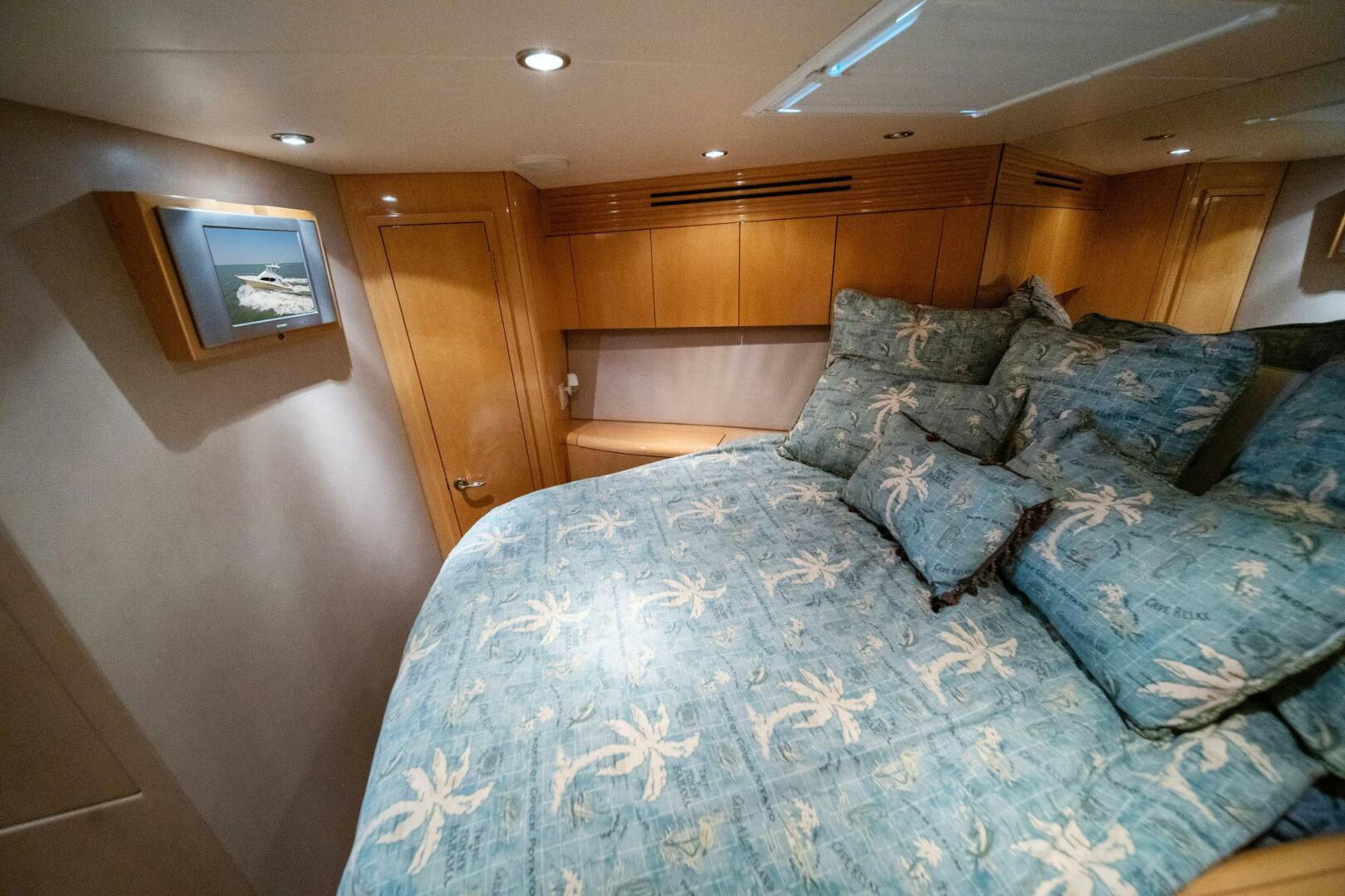 2003 Hatteras 54 Convertible - Image 31