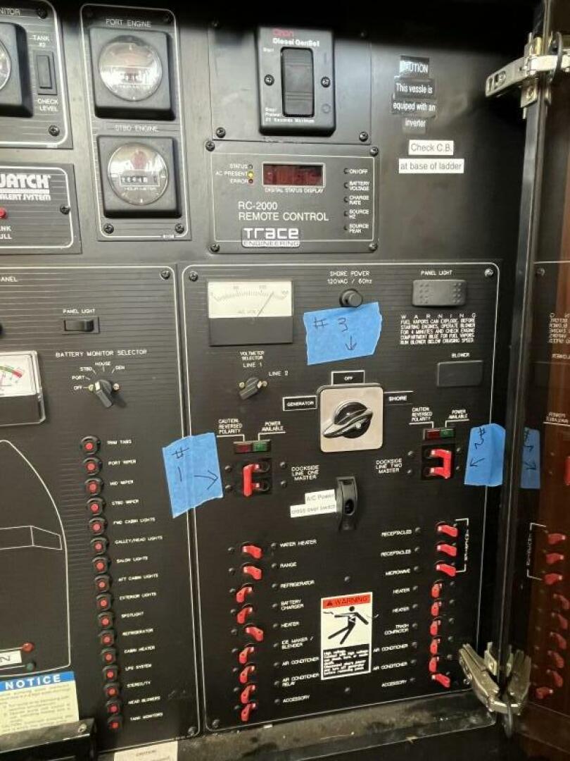 1996 Bayliner 3788 Command Bridge - Image 20