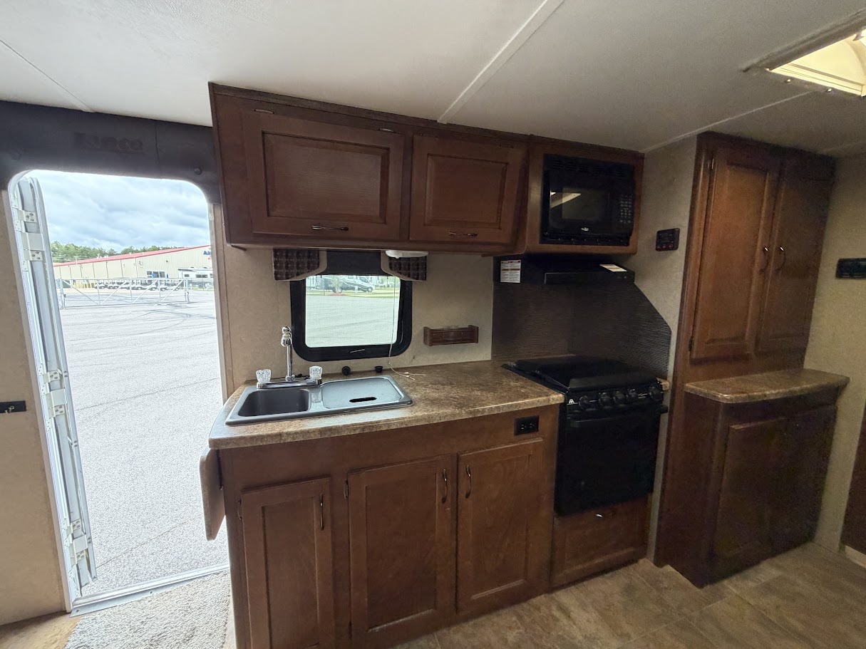 2016 Lance LANCE 2295 - Image 9
