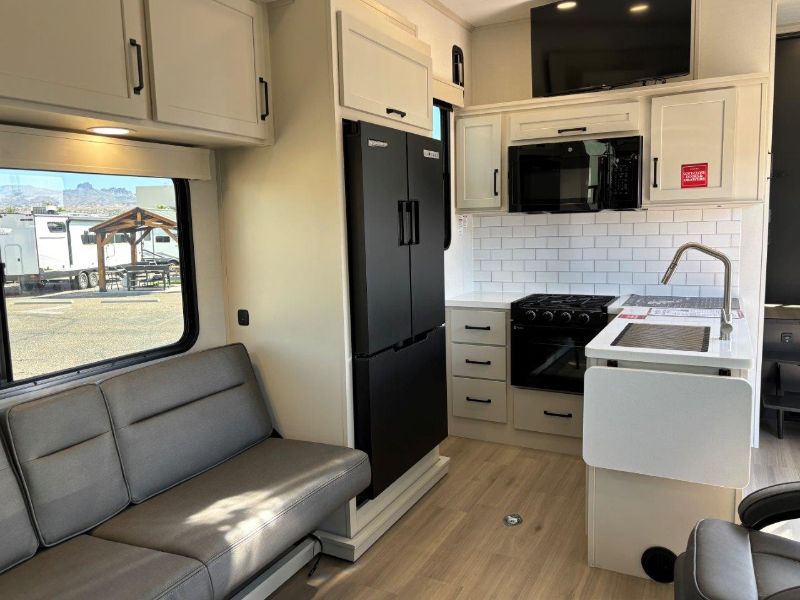 2026 Grand Design Momentum G-Class 325G - Image 15