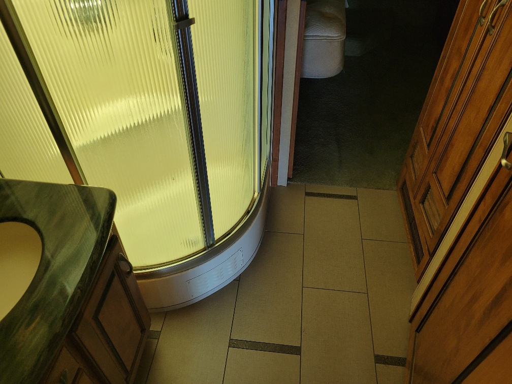 2012 Monaco RV Knight 40PDQ - Image 14