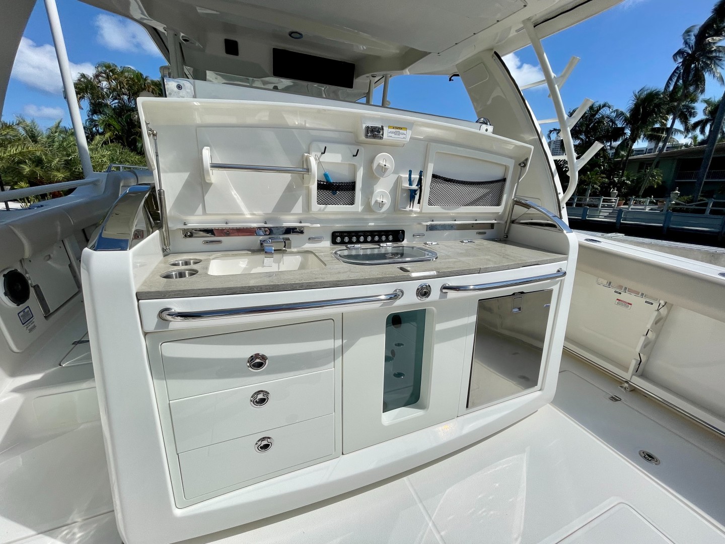 2016 Boston Whaler 420 Outrage - Image 12