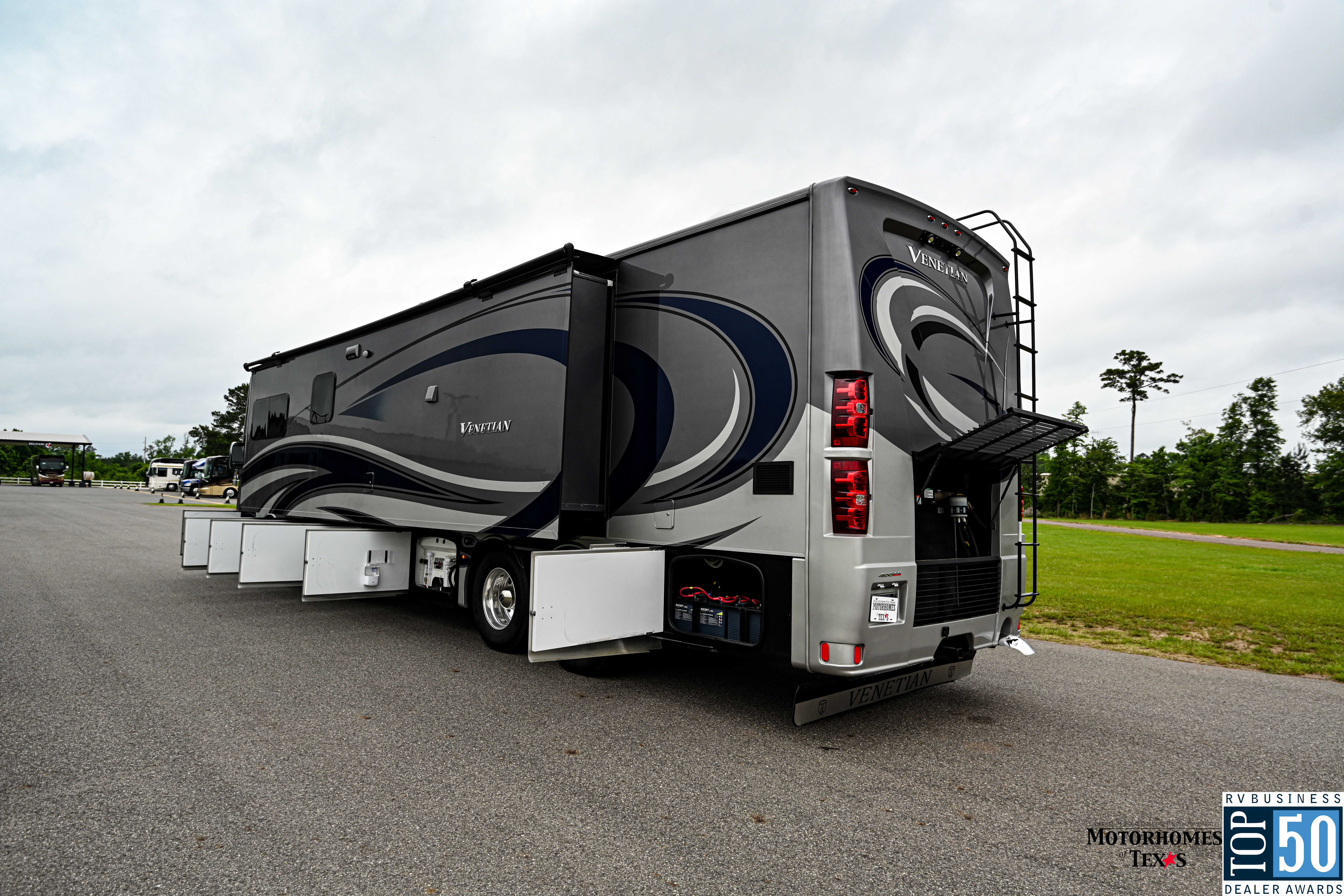 2022 Thor Motor Coach Venetian F42 - exterior 10