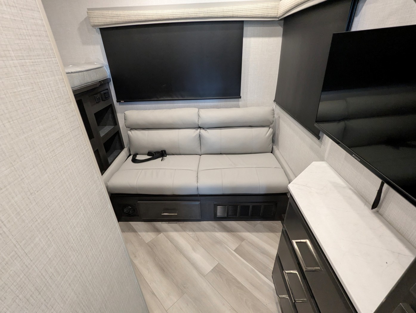 2026 Holiday Rambler Invicta 36Y - Image 34