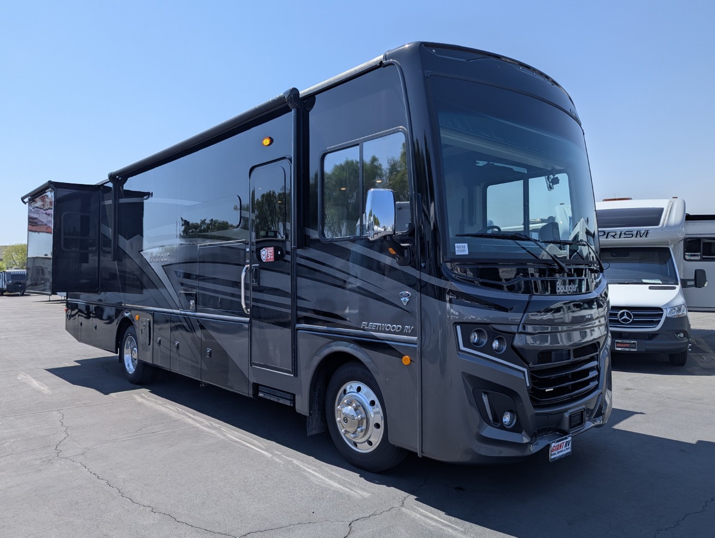 2026 Fleetwood Bounder 33C - Image 1
