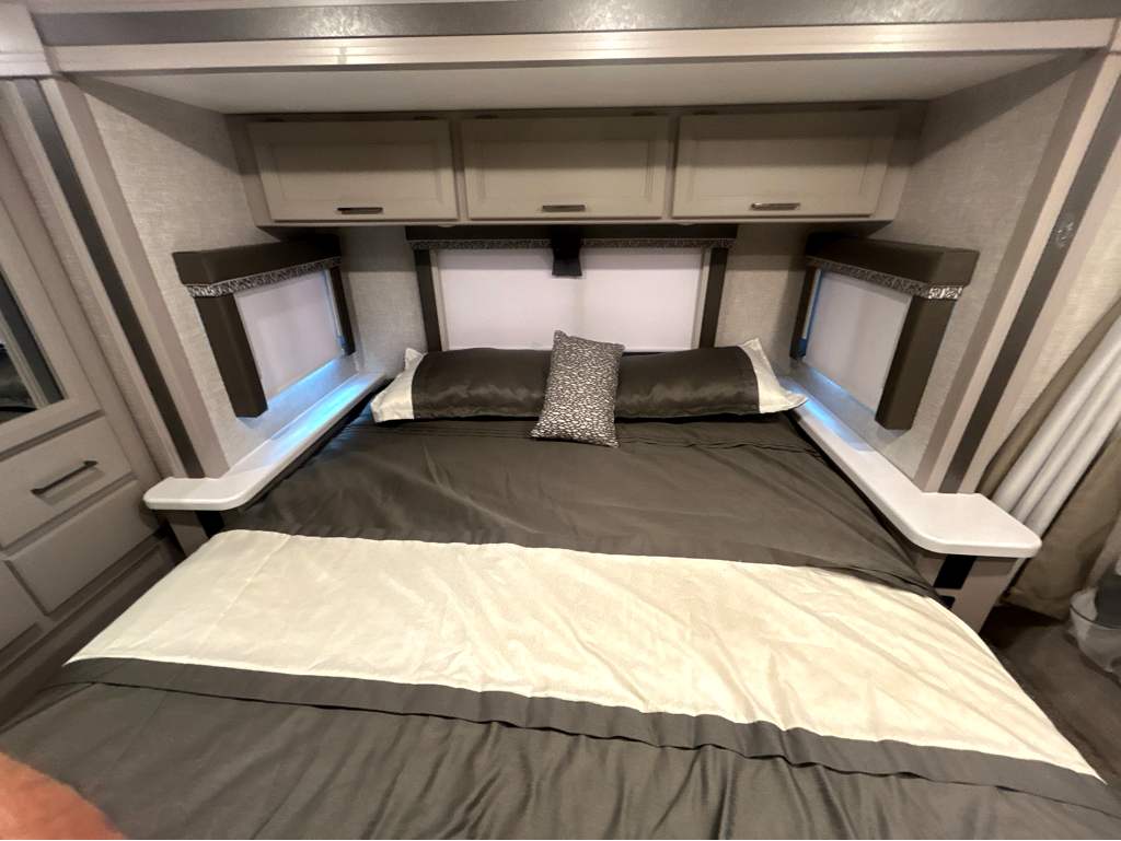 2024 Thor Motor Coach QUANTUM KW29 - Image 24