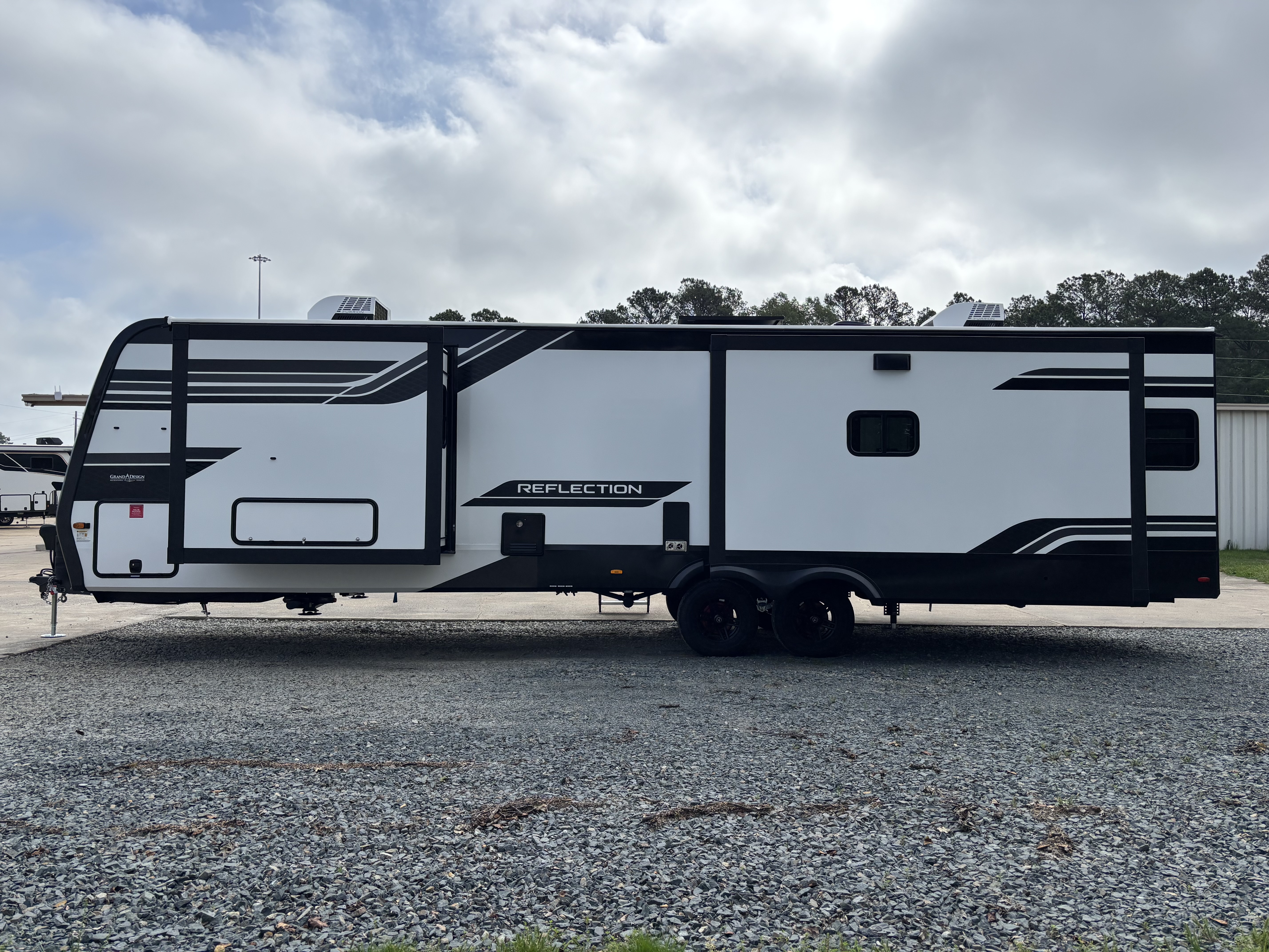 2026 Grand Design Reflection Travel Trailer 345RLTS - Image 5