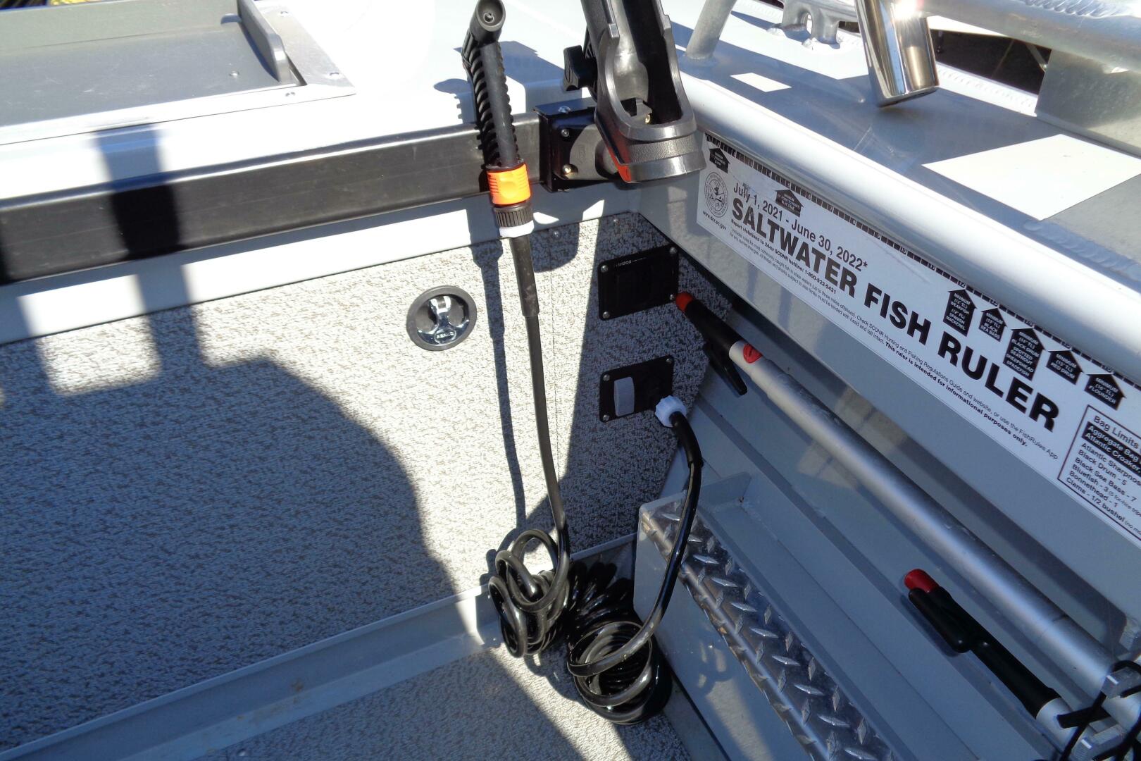 2022 Hewes 210 Sea Runner ET HT Base - Image 33