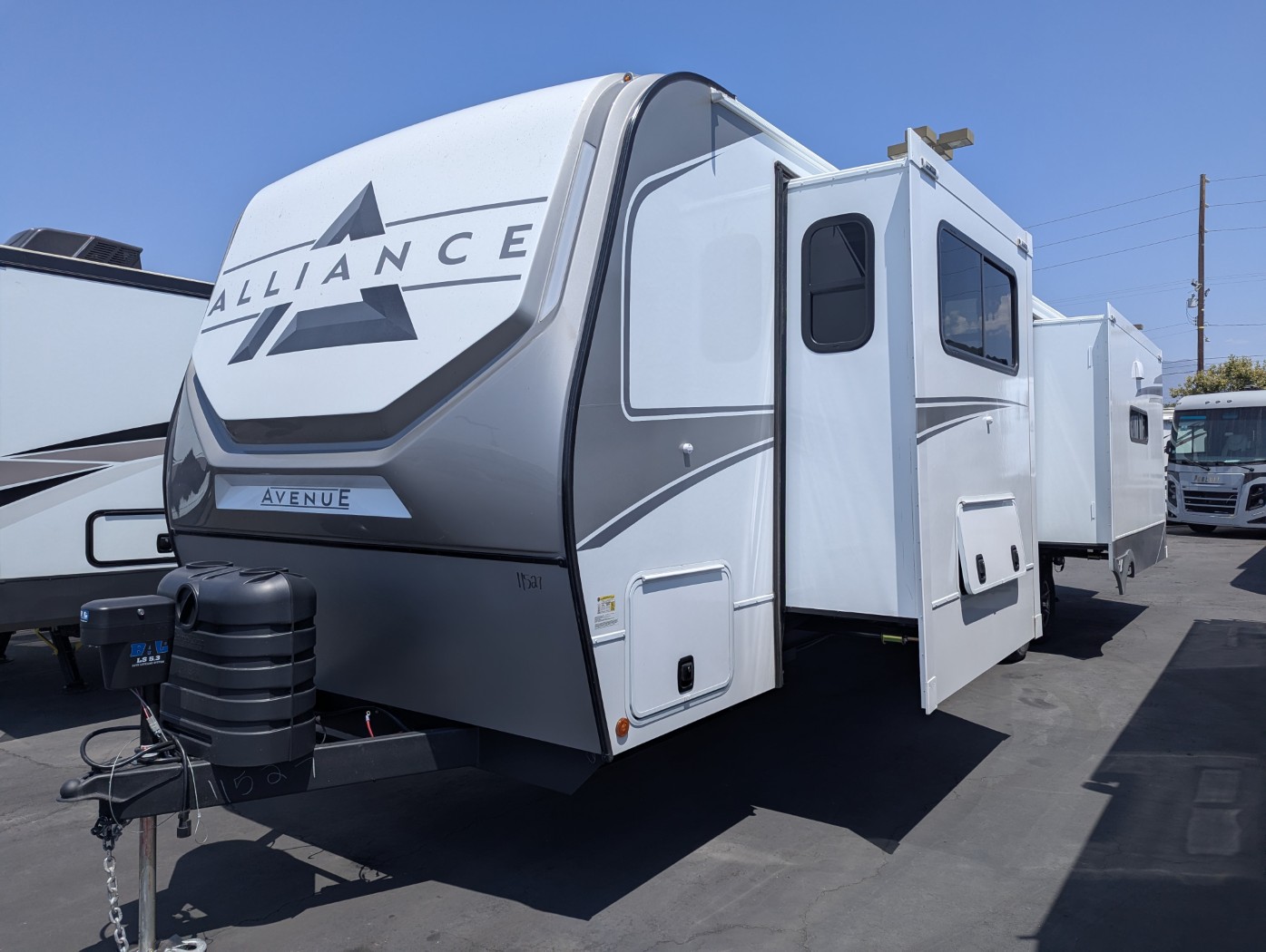 2026 Alliance RV Avenue 332RL - Image 3