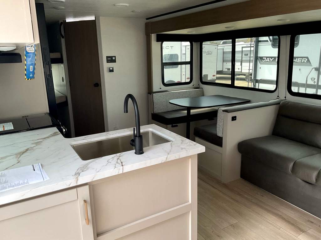 2027 JAYCO Jay Feather 26BHSL - Image 6