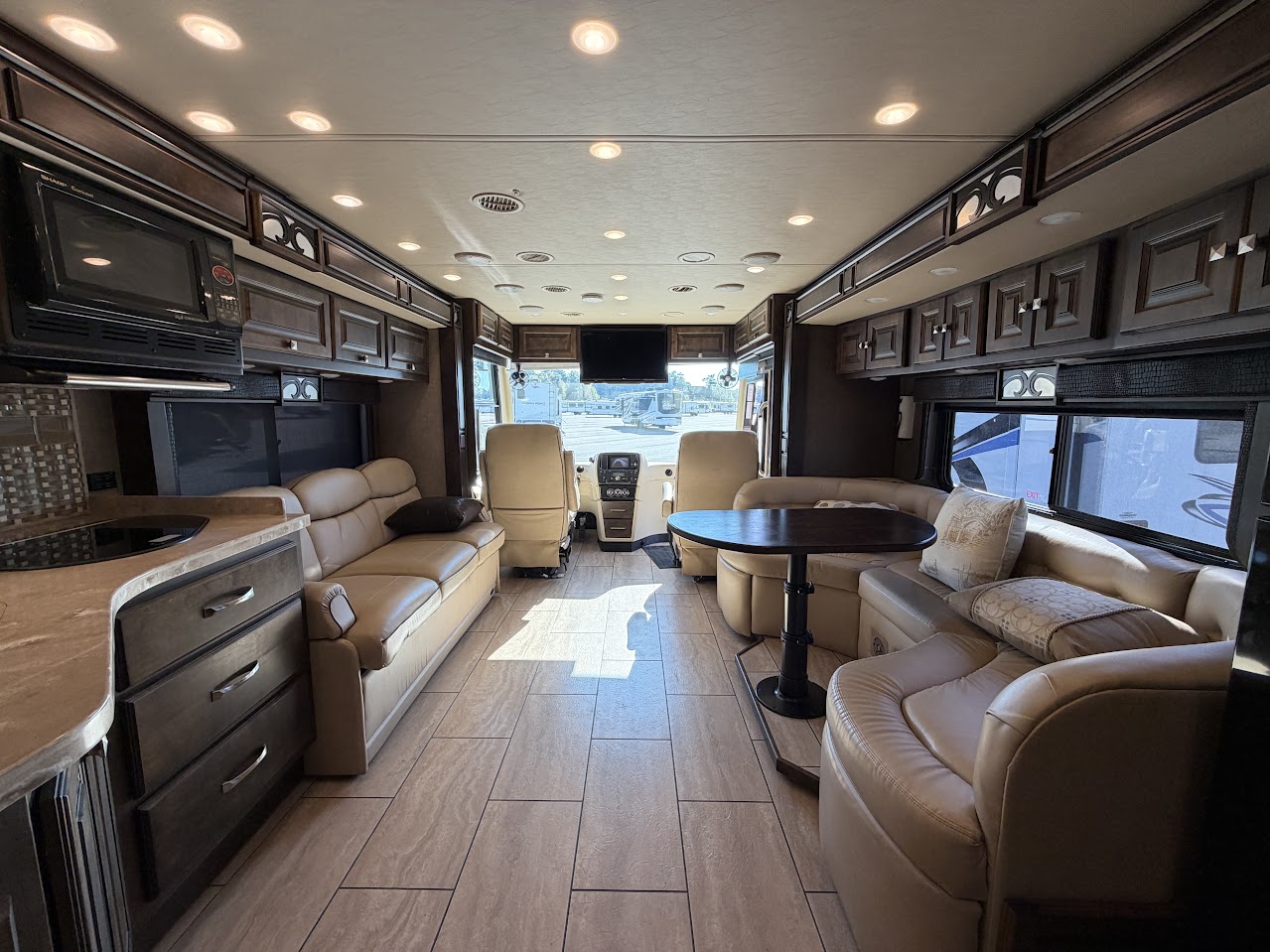 2017 TIFFIN ALLEGRO BREEZE 32BR - Image 36