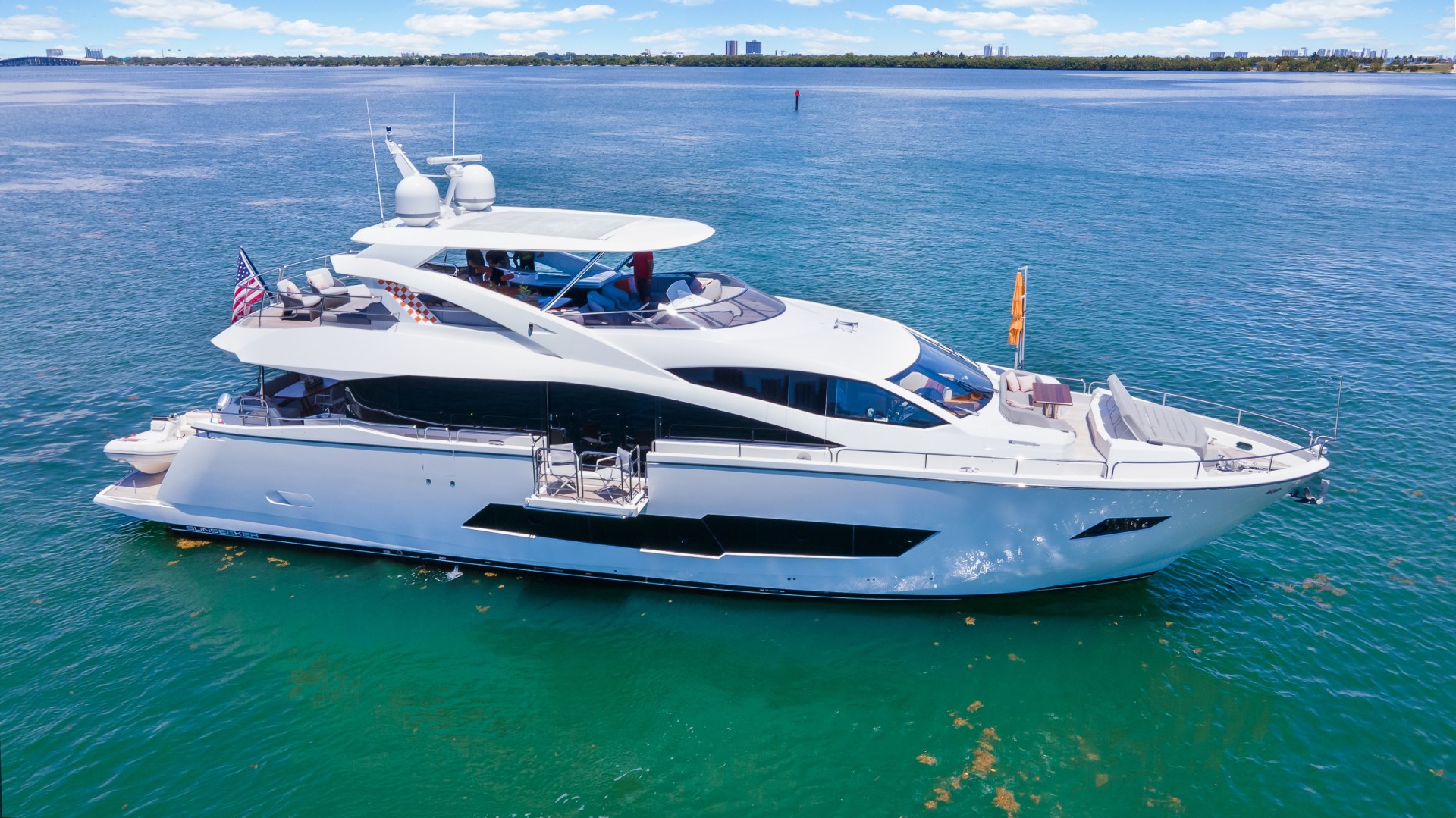 2018 Sunseeker 86 Yacht - Image 1