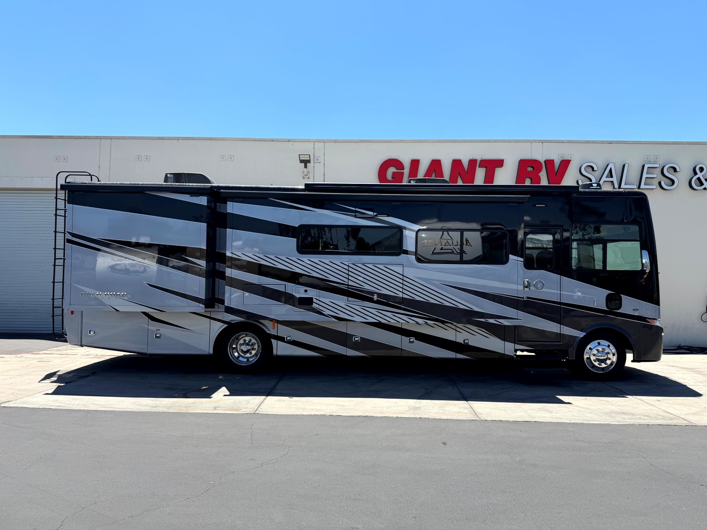 2022 Tiffin Open Road Allegro 34 PA - Image 2