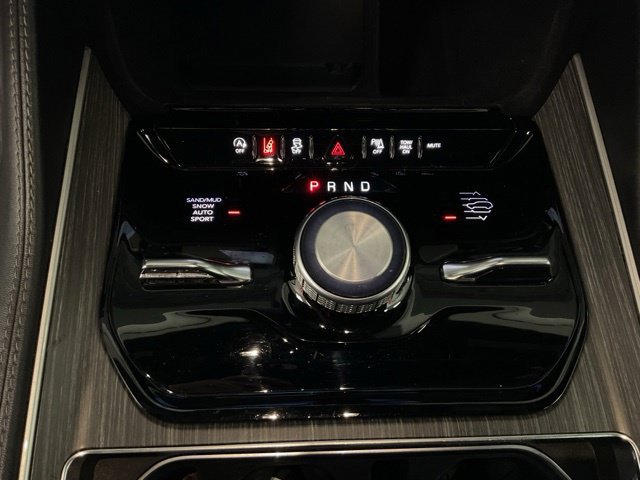 2024 Jeep Wagoneer Utility 4D Series III 4WD - Image 19