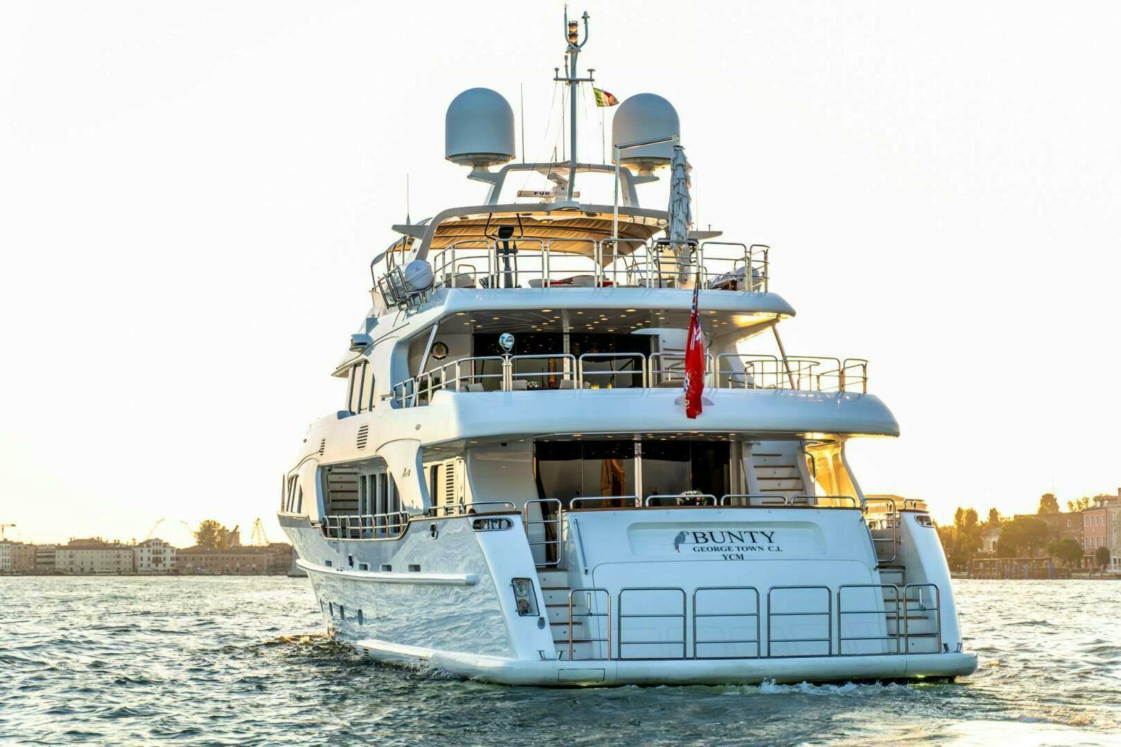 2009 Benetti Benetti Classic 120 - Image 4