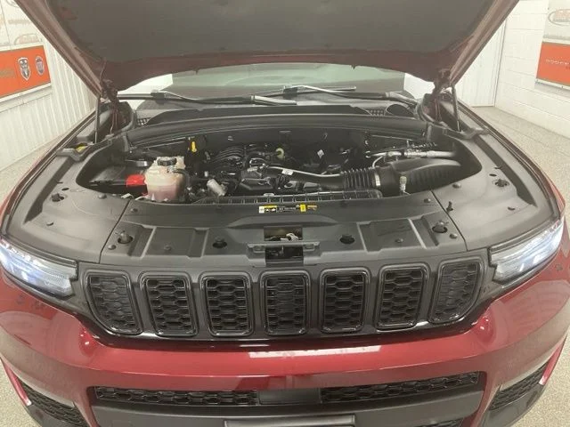 2024 Jeep Grand-Cherokee-L Laredo Altitude 4x4 - Image 10