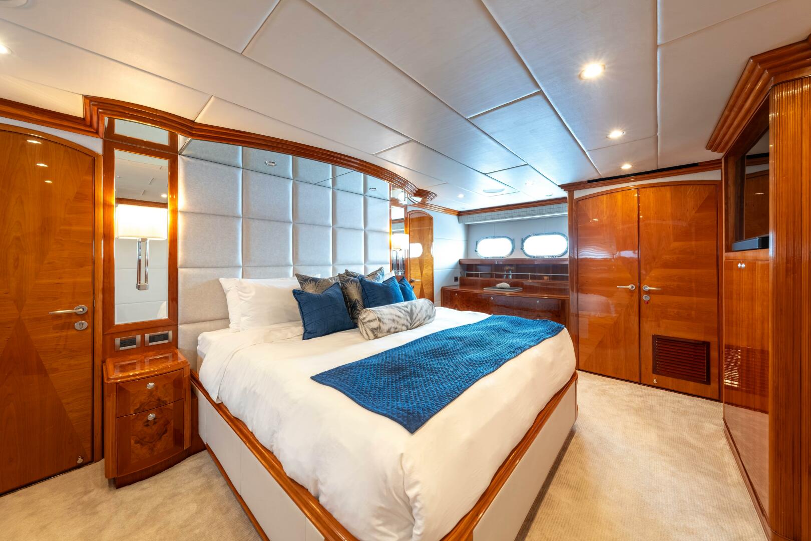 2009 Hargrave Raised Pilothouse - Image 11