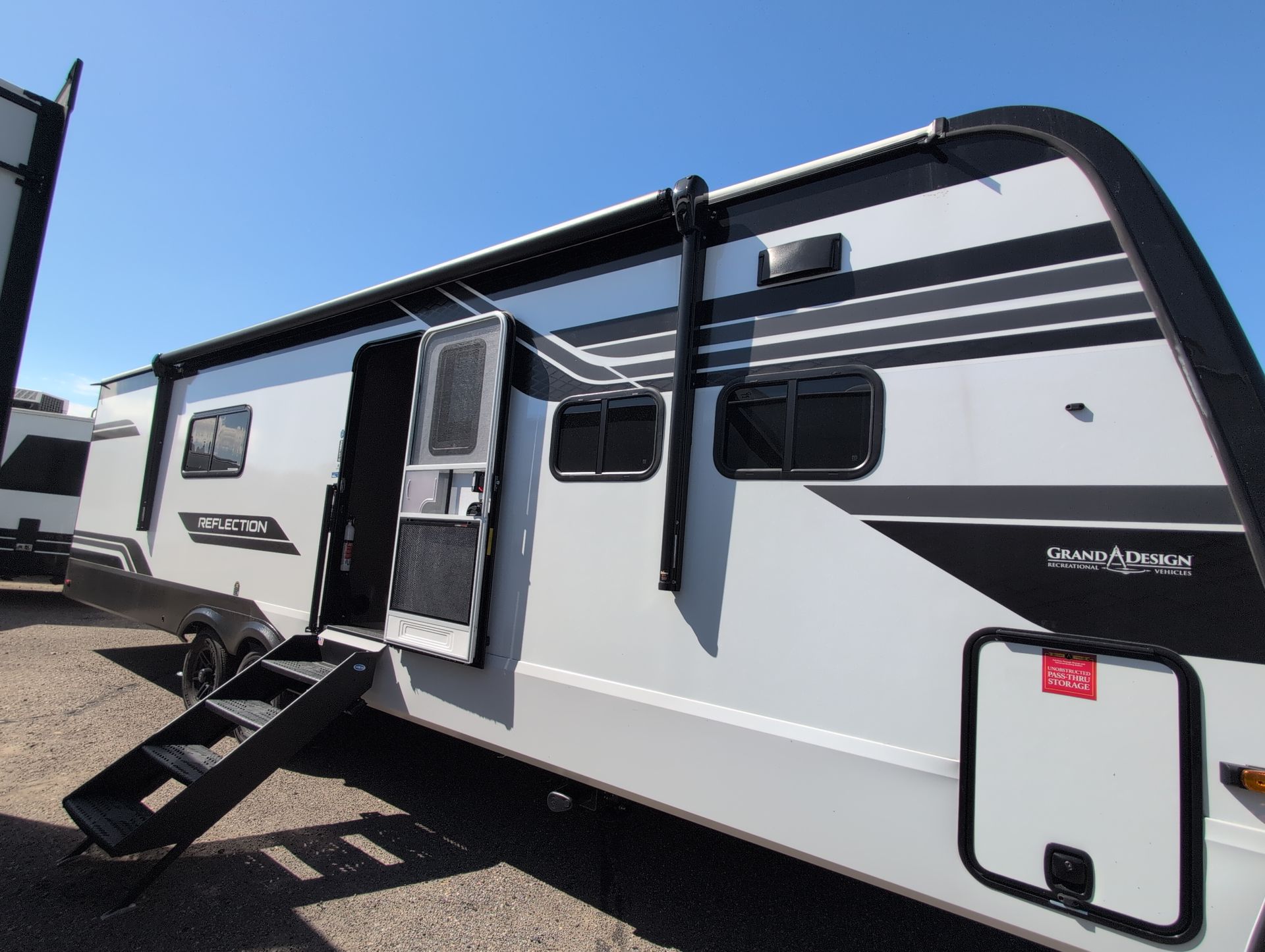 2027 Grand Design Reflection Travel Trailer 322FKTS - Image 9