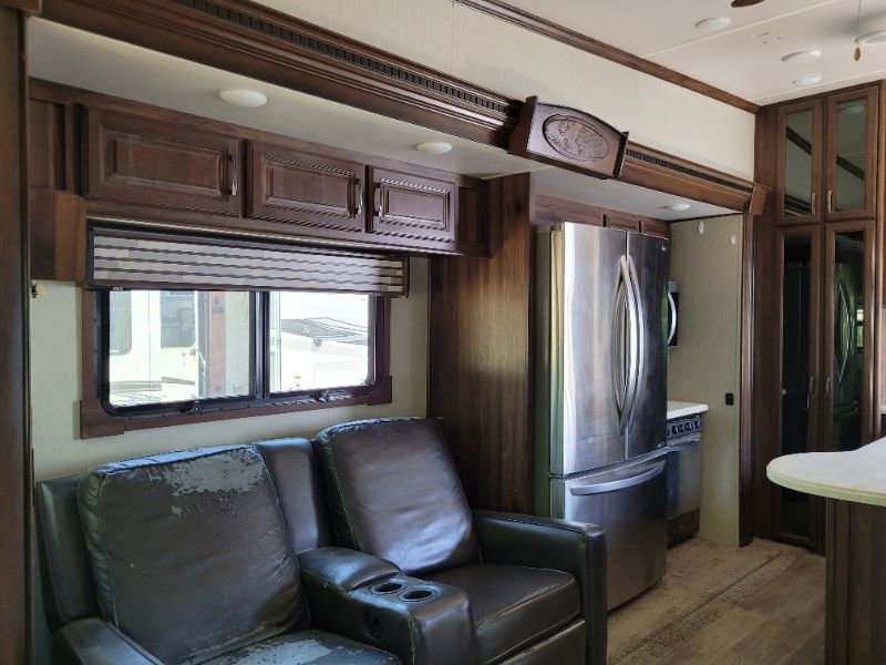 2018 Palomino Columbus 298RL - Image 8