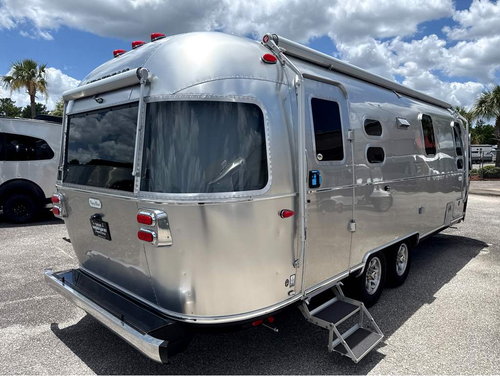 2027 AIRSTREAM FLYING CLOUD 25FBT - Image 4