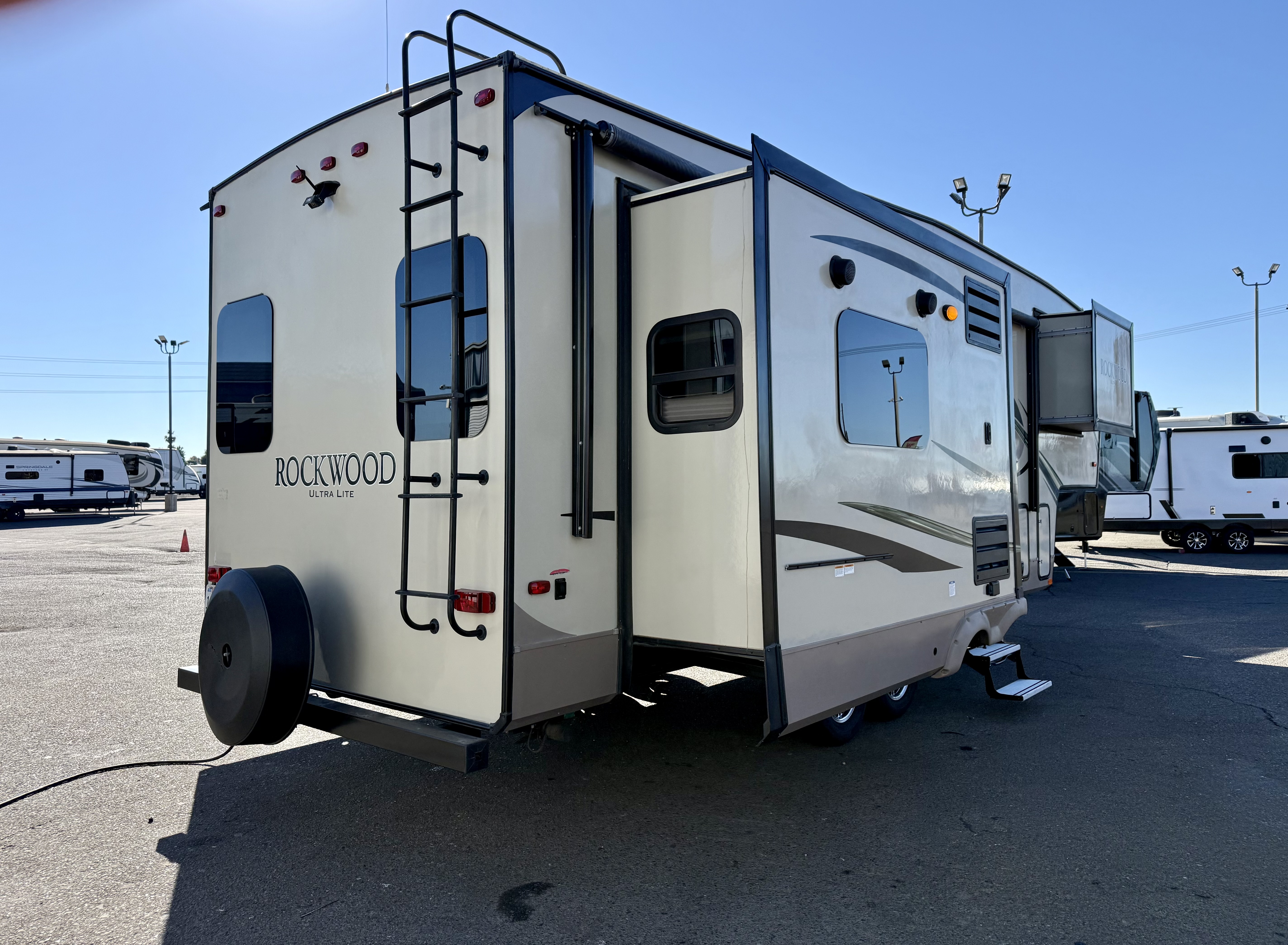 2018 Forest River Rockwood Ultra Lite 2650WS - Image 4