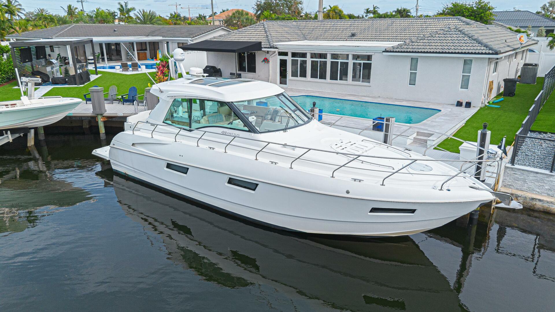 2012 Cruisers Yachts 48 Cantius - Image 2