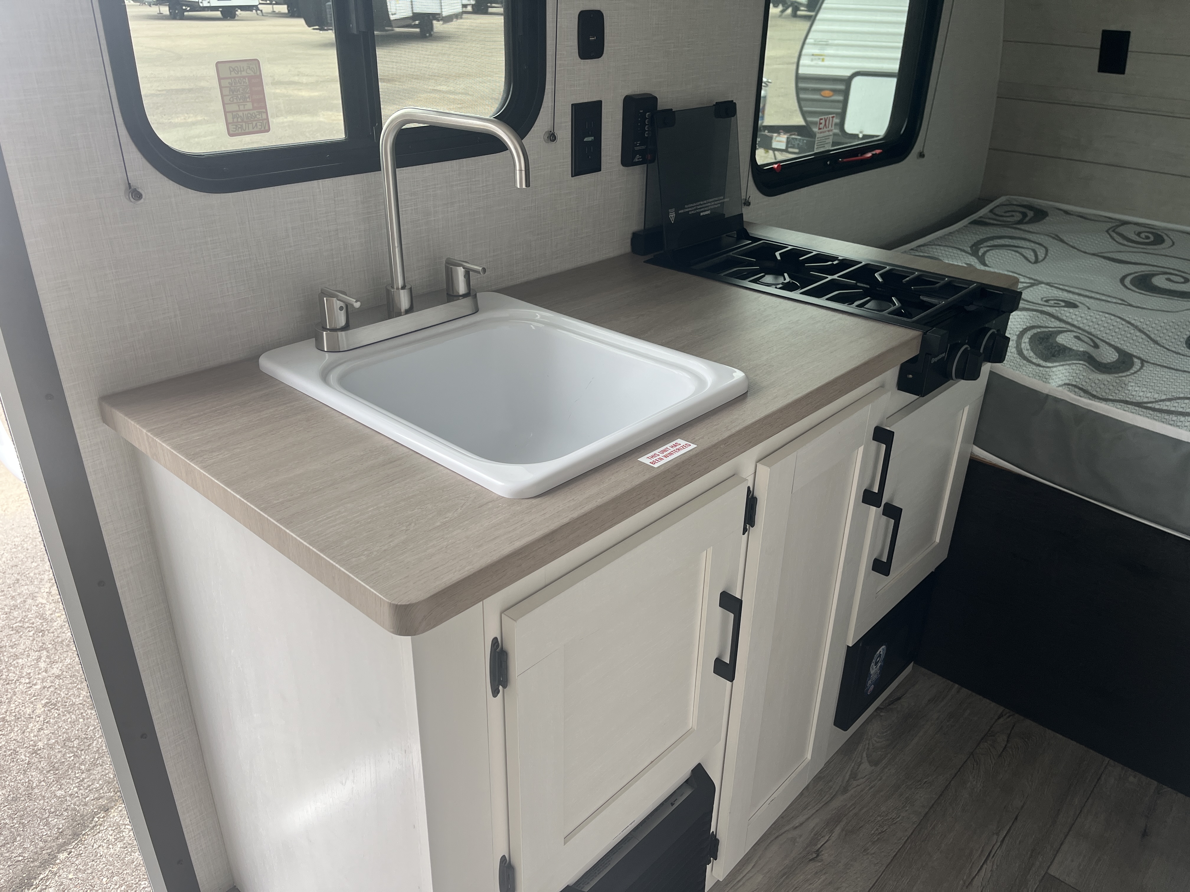 2026 VENTURE RV SIENNA 140VFD - Image 13
