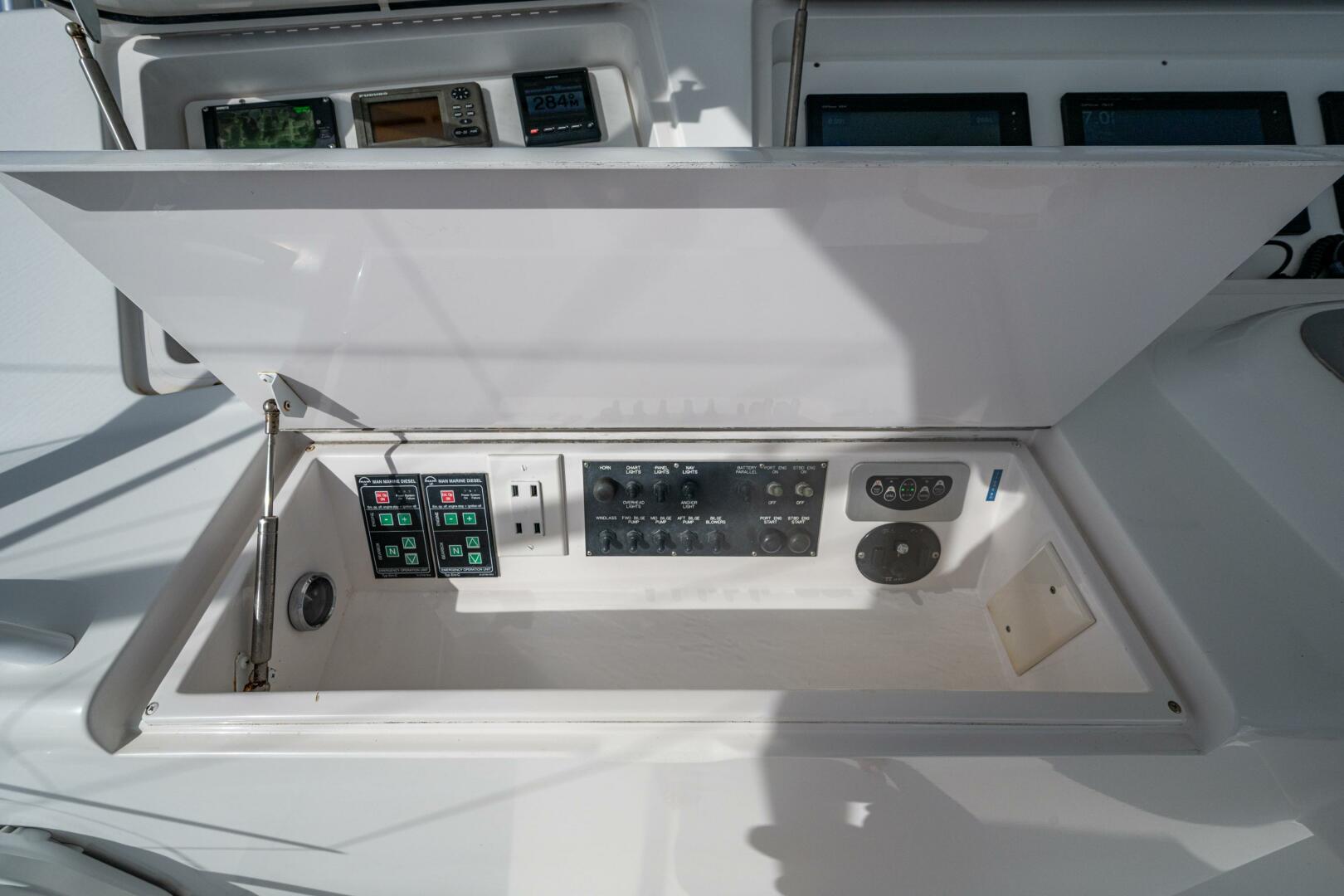 2004 Viking 48 Convertible - Image 38
