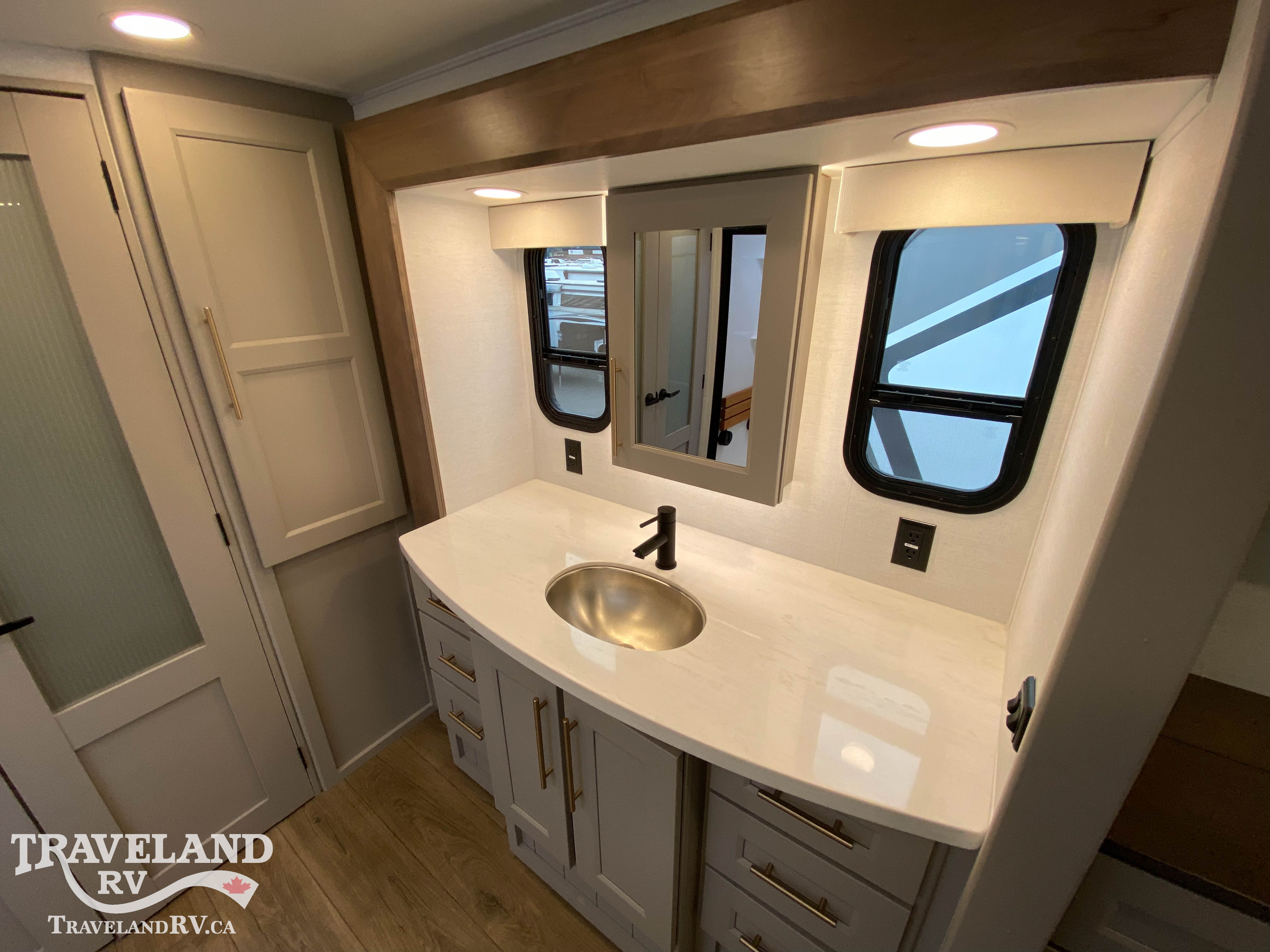 2025 Alliance RV Paradigm 382RK - Image 24