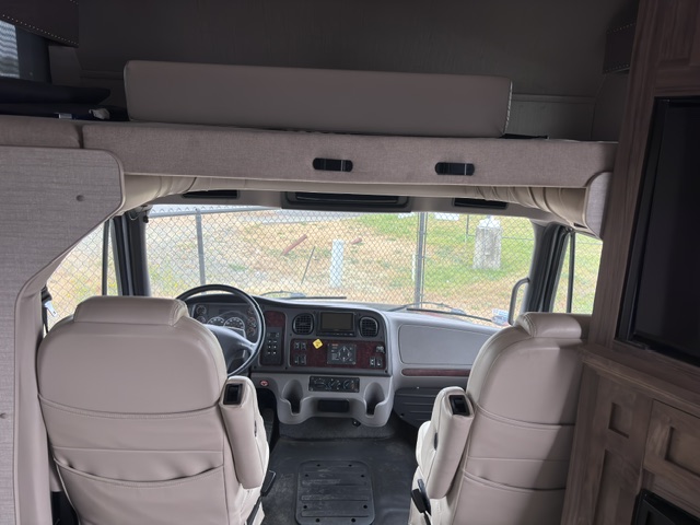 2018 Jayco Seneca 37FS - Image 8