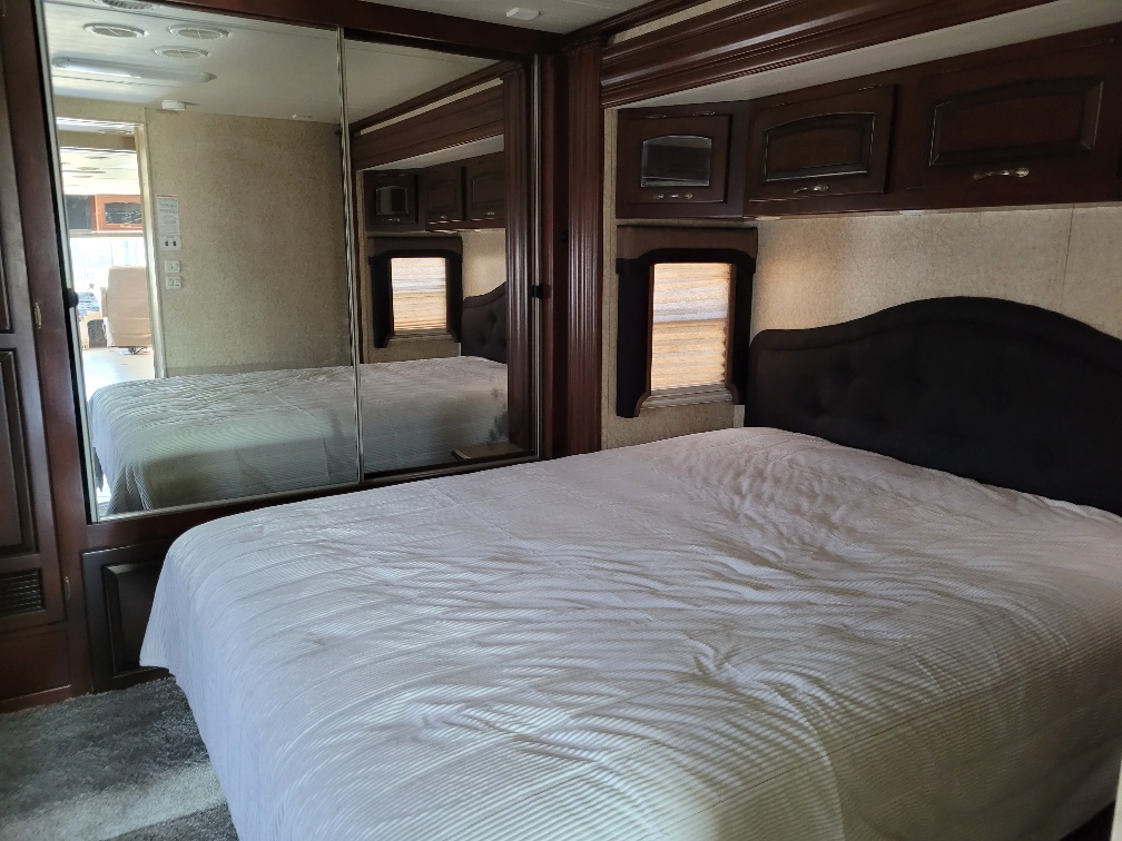 2011 Newmar Dutchstar 4020 - Image 16