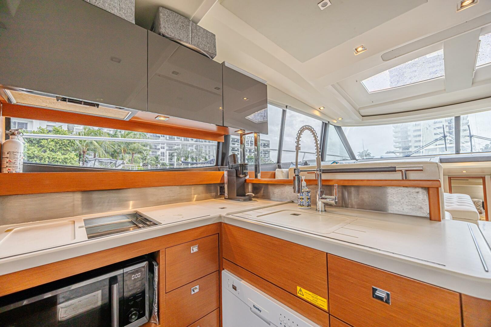 2013 Prestige 550S - Image 17