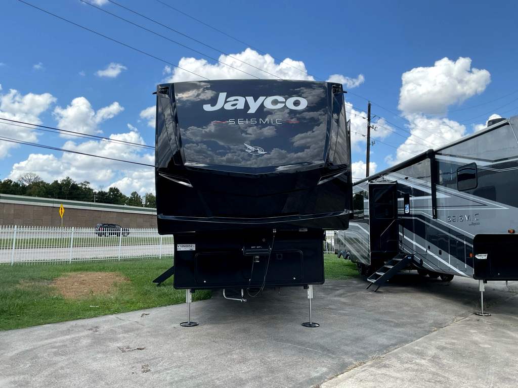 2027 JAYCO SEISMIC 413 - Image 4
