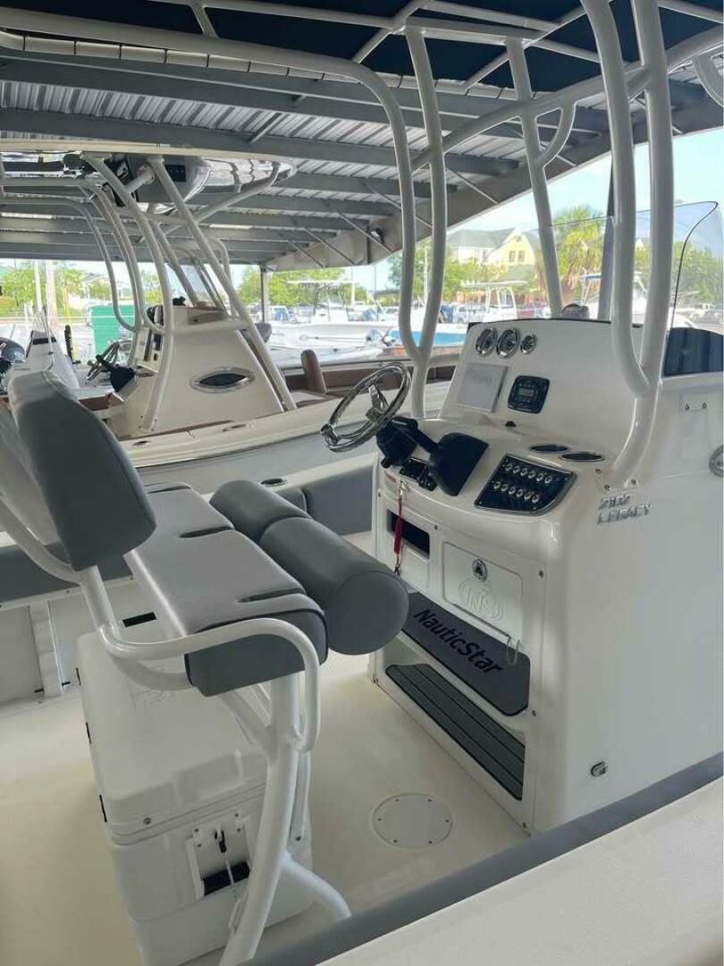 2022 Nauticstar 2102 Legacy Base - Image 14