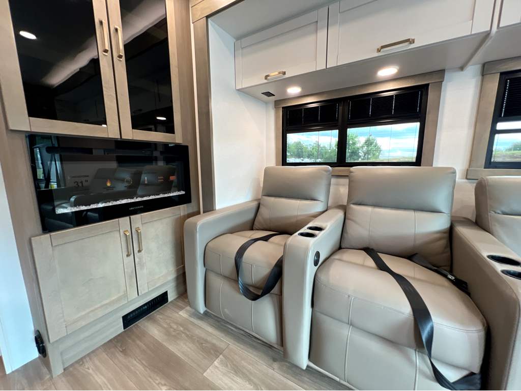 2027 JAYCO PRECEPT 36C - Image 8