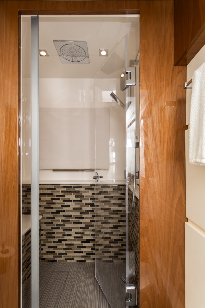 2018 Sea Ray L650 FLY - Image 58